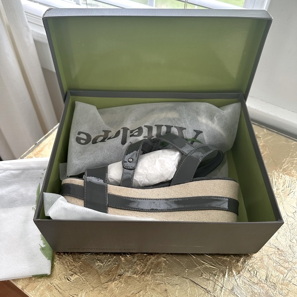 NIB Antelope Patent Grey Wedges Size 39 - Picture 3 of 6